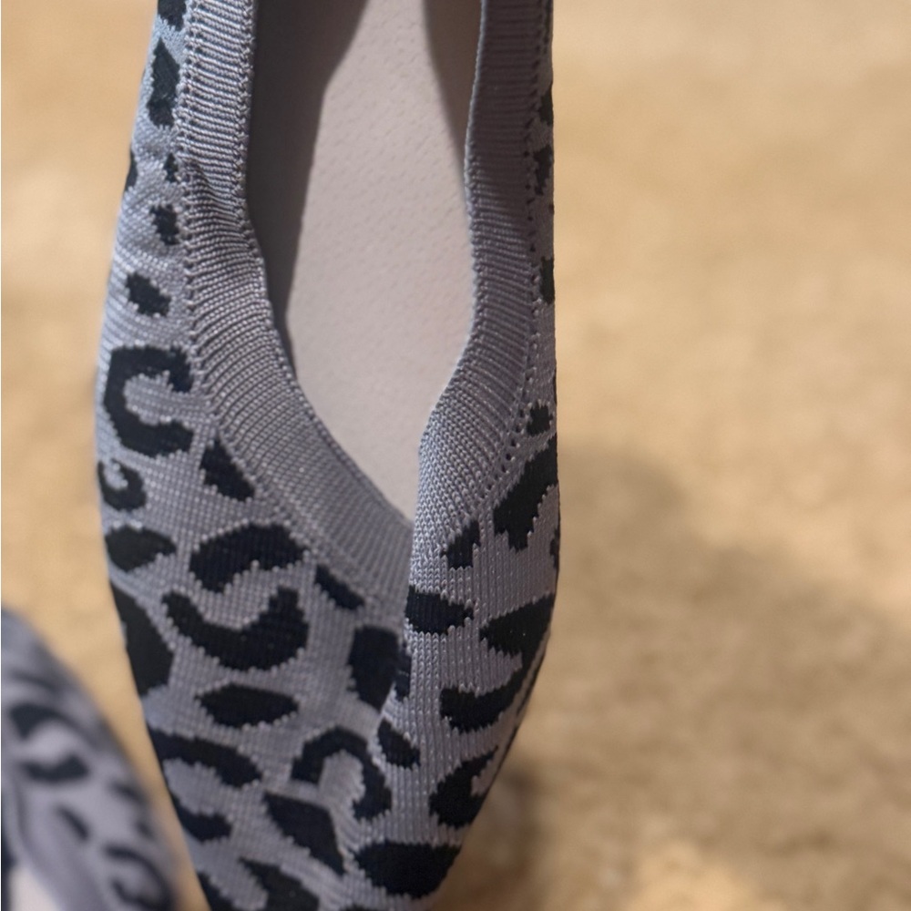 Stylish Gray Leopard Print Women's Shoes